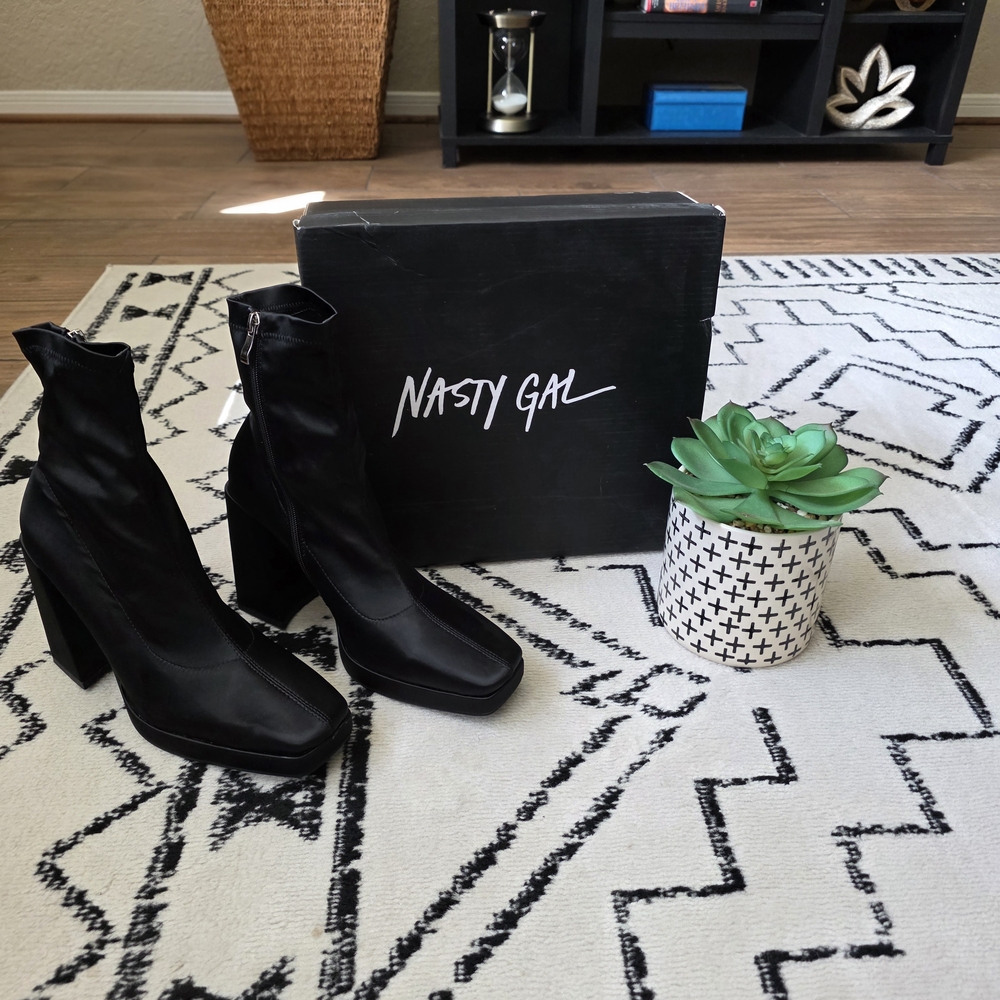 Nasty Gal Black Square-Toe Block Heel Platform Ankle Boots- NEW! NEVER WORN!